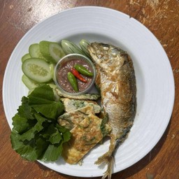 ชุดรวมน้ำพริกกะปิ ปลาทูทอด ไข่ชะอม ผักสด