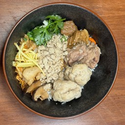 ข้าวต้มแห้งรวมหมู