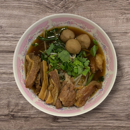 ก๋วยเตี๋ยวเนื้อบ้านริม