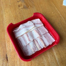 เบคอน