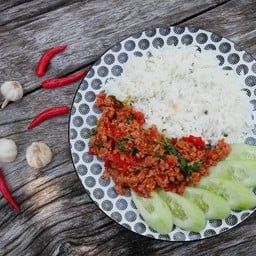 ข้าวกระเพราแหนม หมู