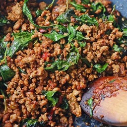 ข้าวกะเพราหมูสับผัดพริกแห้ง