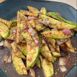 ยำมะม่วงปลาร้าข้าวคั่ว