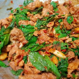 ข้าวกะเพราหมูชิ้นผัดพริกเเห้ง