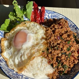 หอมกะเพราแม่เหียะ