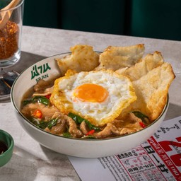 ราดหน้ากะเพราไข่ดาว(เส้นทอด)