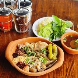 ก๋วยเตี๋ยวไก่มะระบุฟเฟ่ต์ 79 สายกลาง