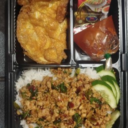 ข้าวราดกระเพราไก่