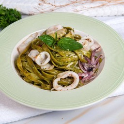 เฟตตูชินี่เพสโต้ปลาหมึกEz