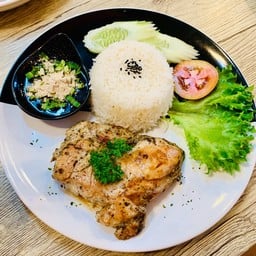 ข้าวสเต็กอกไก่จิ้มแจ่ว