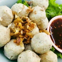 มียู ลูกชิ้นลวกจิ้ม สุขสมบุญ