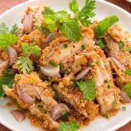 ข้่าวยำไก่แซ่บ.บ