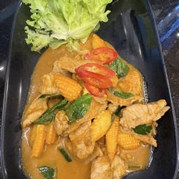 ผัดพริกแกงหมู