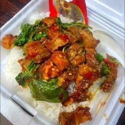 กระเพราหมูกรอบ