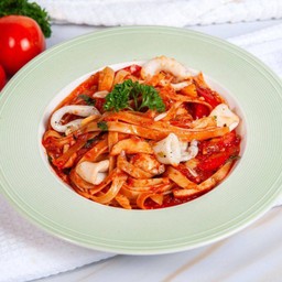 เฟตตูชินี่อาราเบียตต้าปลาหมึกEz