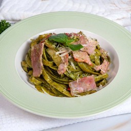 เฟตตูชินี่ซอสเพสโต้แฮม Ez