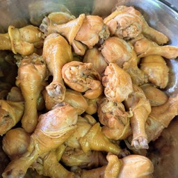 น่องไก่ตุ๋น