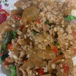 ข้าวราดผัดกะเพราไชโป๊