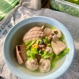 เกาเหลาเลือดหมู น้ำใส