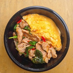 กะเพราหมูชิ้นไข่ข้น