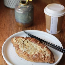 อัลมอนด์ครัวซอง