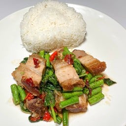 ข้าวราดกะเพราหมูกรอบ