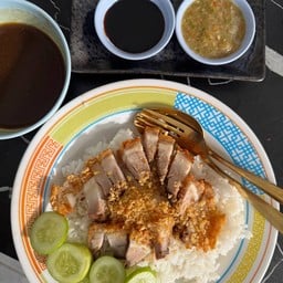 ข้าวหมูกรอบชาชู