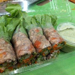 สลัดโรลหน้าหมูล้วน