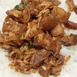 ข้าวราดแกงหมูป่าหน่อไม้ดอง