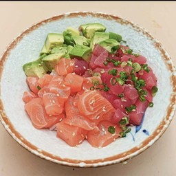(486) ข้าวหน้าปลาแซลมอน ทูน่า อะโวคาโด Salmon Tuna Avocado Kaisen Don