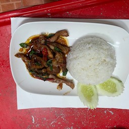 ข้าวกระเพราคอหมูย่าง