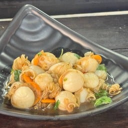 หอยเชลผัดกระเพรา
