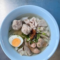 ก๋วยจั๊บน้ำใส หอมพริกไทย