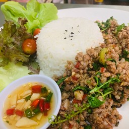 ข้าวกะเพราเนื้อ