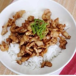 หมูกะเทียม