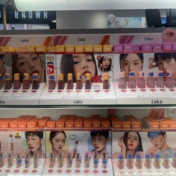 @cosme STORE アミュエスト 博多店（アットコスメストア)