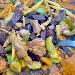 แกงไก่หม้อแม่ปราณี พร้อมขนมจีน