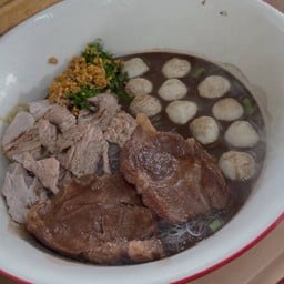 ก๋วยเตี๋ยวยกร้านหมูรวม(หมูตุ๋น)