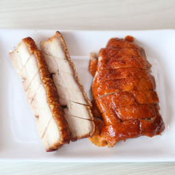 เป็ดกับหมูกรอบ 鸭肉和脆皮猪肉