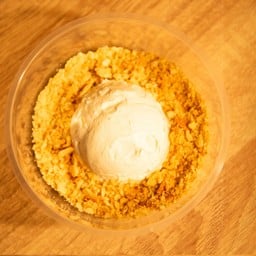 กรีกโยเกิร์ตเเละแครกเกอร์