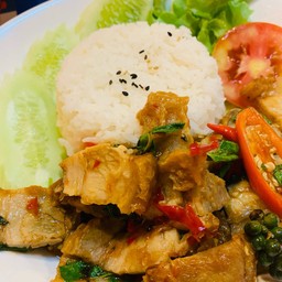 ข้าวกะเพราหมูกรอบ