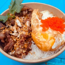 หมูทอดกระเทียม ไข่ทะลักราดข้าว