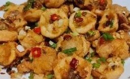 ปลาหมึกไข่ผัดพริกเกลือ