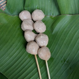 ลูกชิ้นเนื้อปิ้งไม้ละ