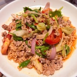 ยำแซ่บแม่เจ้าตี๋ จอมทอง