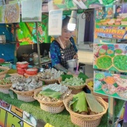 แกงหน่อไม้ แกงเห็ดรวม🍄 น้ำมะพร้าวปั่น🥥🌴  เจ๊ปอย (หมู่บ้านบูรพาซิตี้)