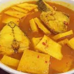 แกงส้มปลากระพงยอดมะพร้าว