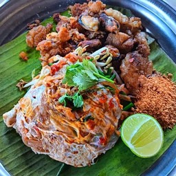 ผัดไทยปนหอยทอด