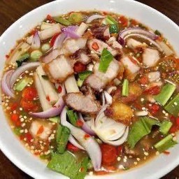 ยำสามชั้นทอด