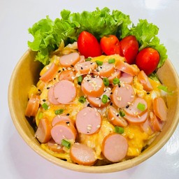 ข้าวไข่ข้นไส้กรอก
